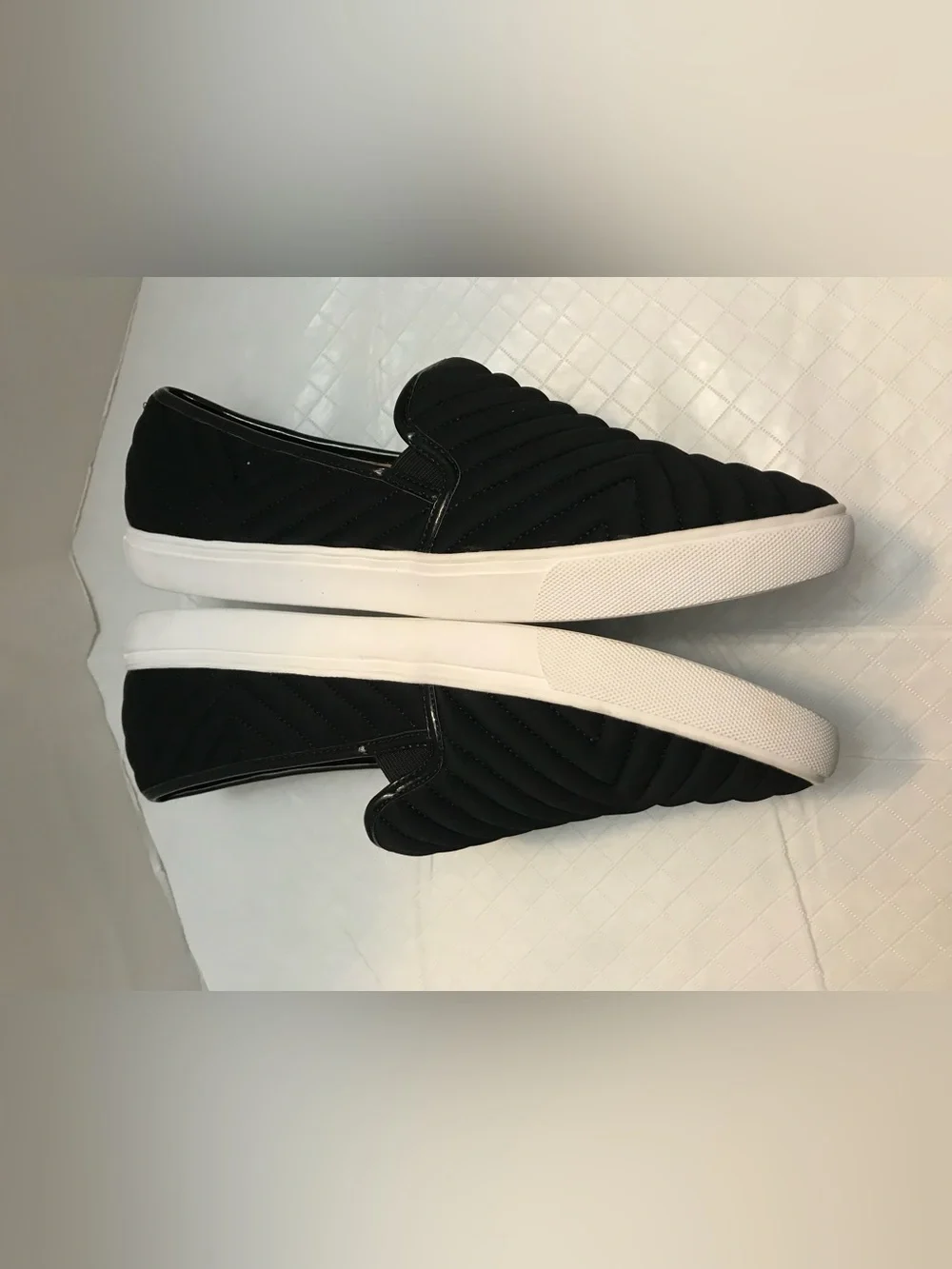 Donald J. Pliner Men's Black Quilted Slip-On Sneakers  Size 9.5 Like New